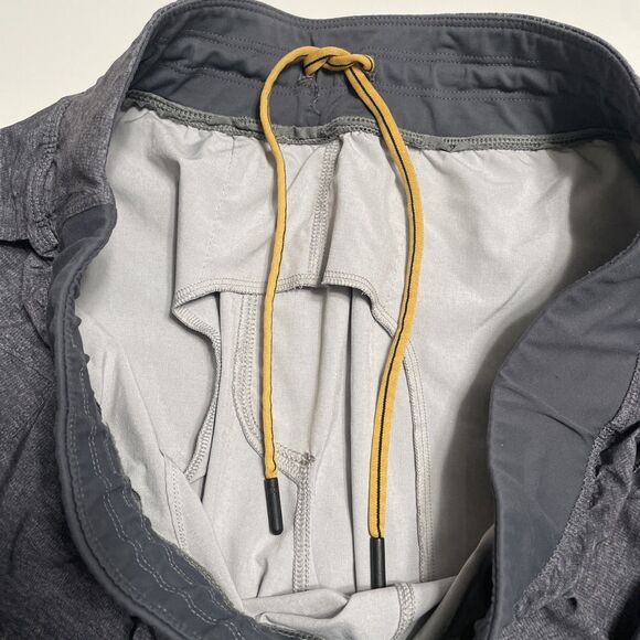 Lululemon Large T.H.E. Short 9” Heather Texture Printed Greyt Deep Coal Yellow - Picture 5 of 10